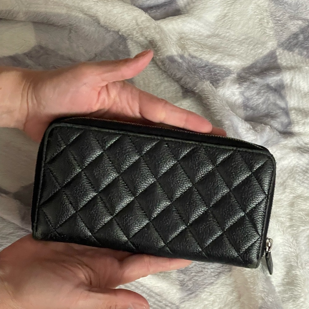 CHANEL Black Quilted Wallet with Silver Accent - Picture 2 of 5